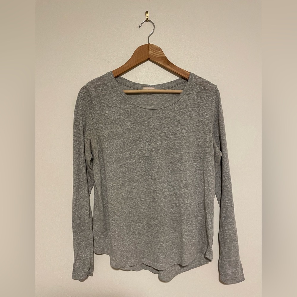 Gap Size Medium Gray Long Sleeve Tee